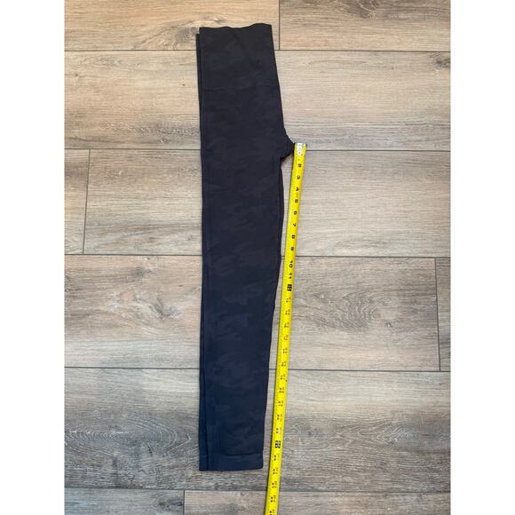 Spanx High Waisted Camo Leggings Size Large Black Camo 7/8 Length - Picture 4 of 7